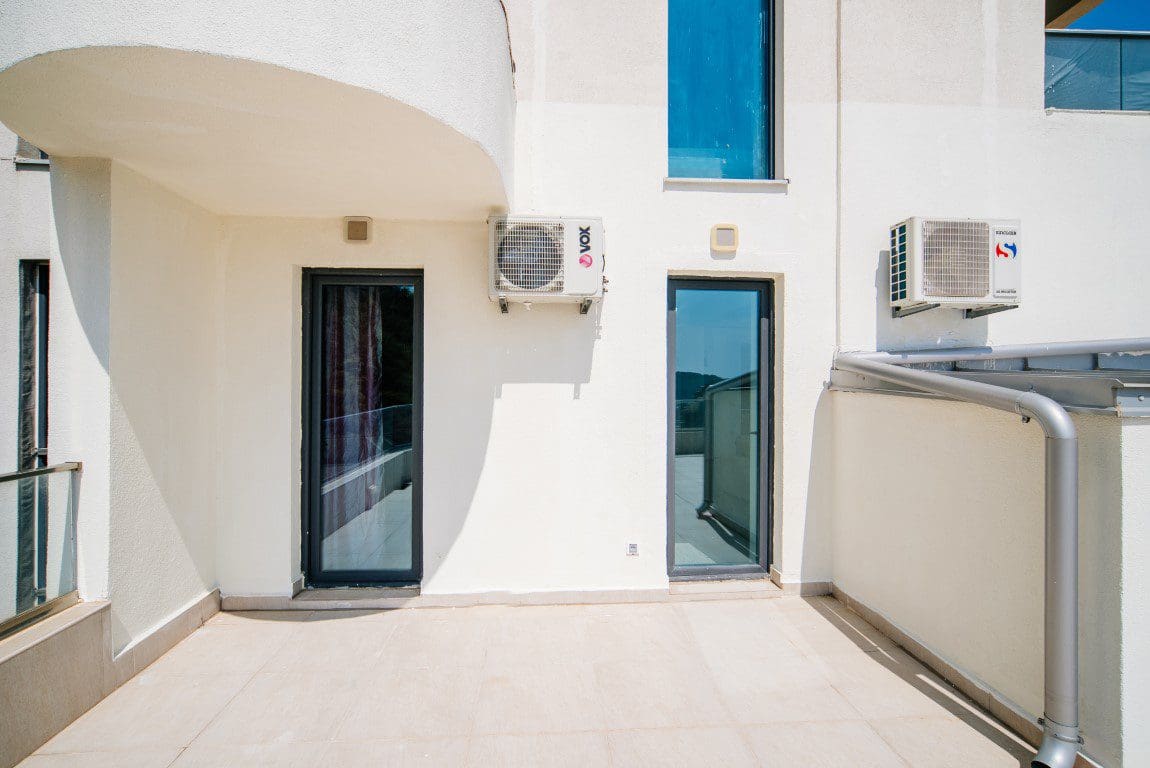 Zwei zum Verkauf stehende Apartments in Budva — Montenegro
