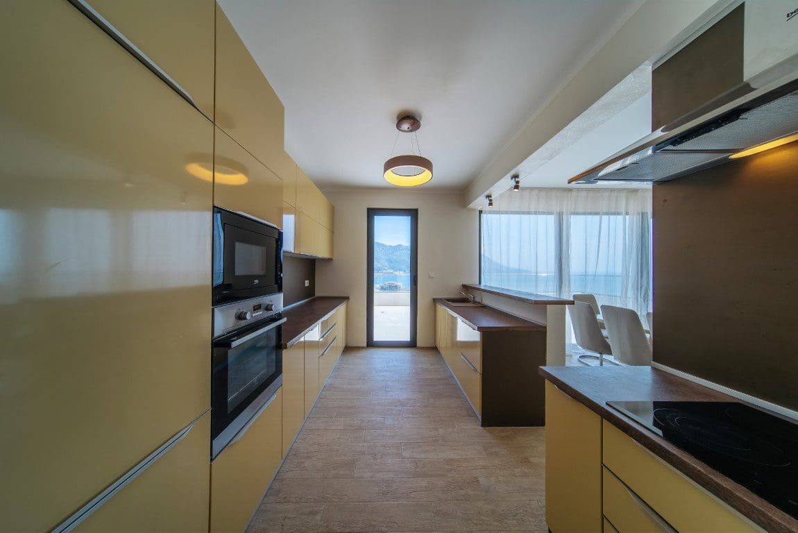 Zwei zum Verkauf stehende Apartments in Budva — Montenegro