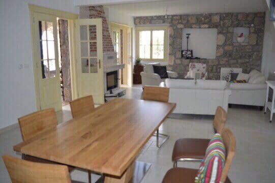 🏡 Villa for Sale in Šušanj – Luxury Stone Home with Sea View & Pool — Montenegro