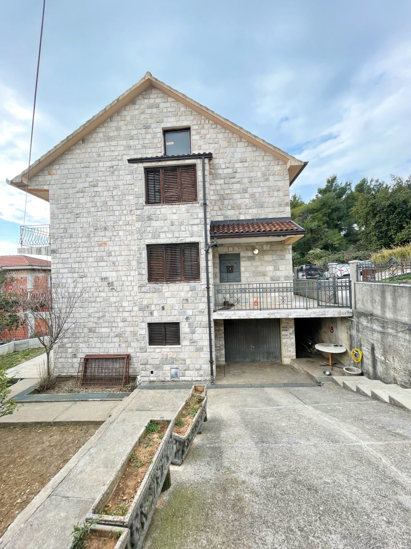 A family house for sale in Tivat