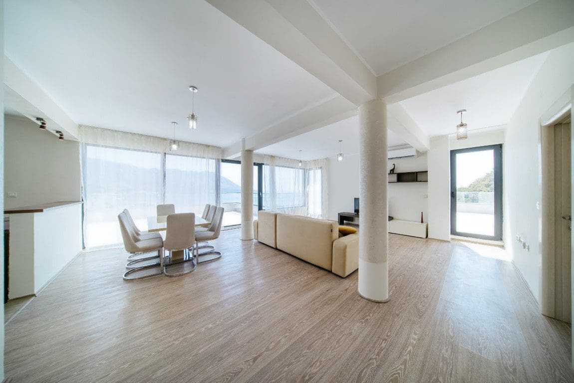 Zwei zum Verkauf stehende Apartments in Budva — Montenegro