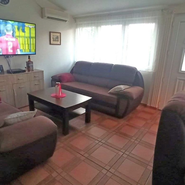 Das Haus zum Verkauf in Podgorica — Montenegro