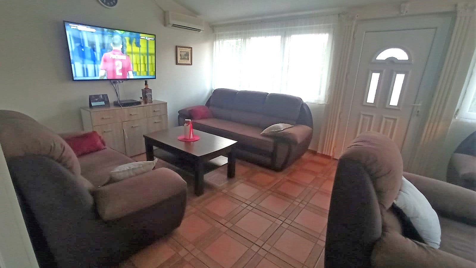 Das Haus zum Verkauf in Podgorica — Montenegro