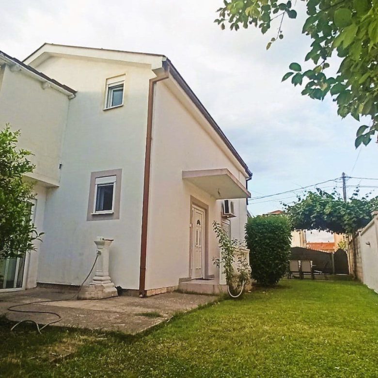 Das Haus zum Verkauf in Podgorica — Montenegro