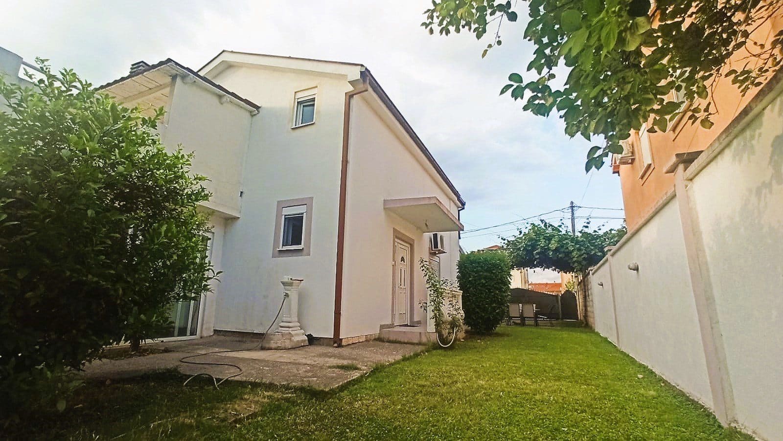 Das Haus zum Verkauf in Podgorica — Montenegro