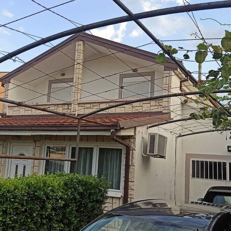 Das Haus zum Verkauf in Podgorica — Montenegro