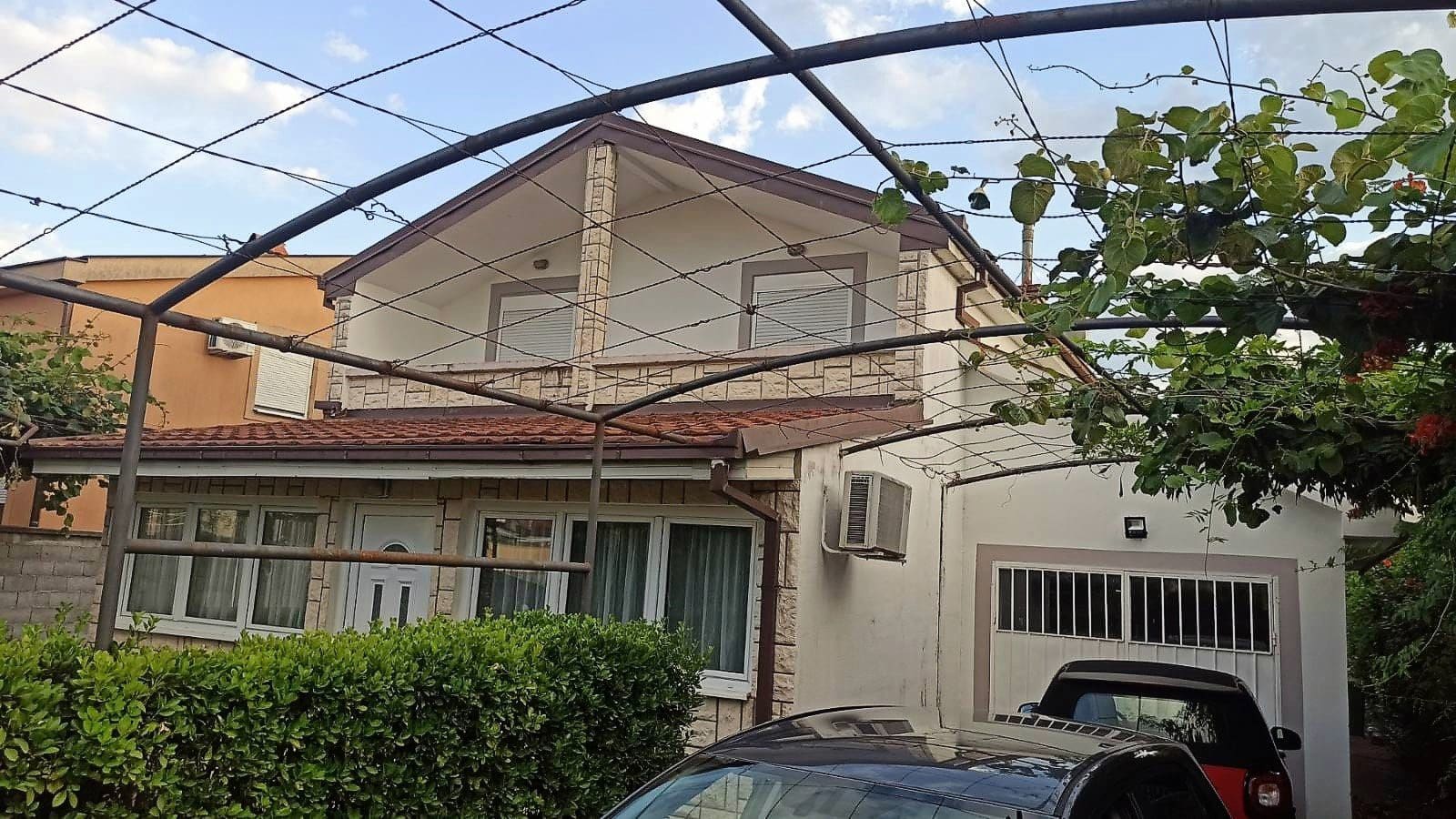 Das Haus zum Verkauf in Podgorica — Montenegro