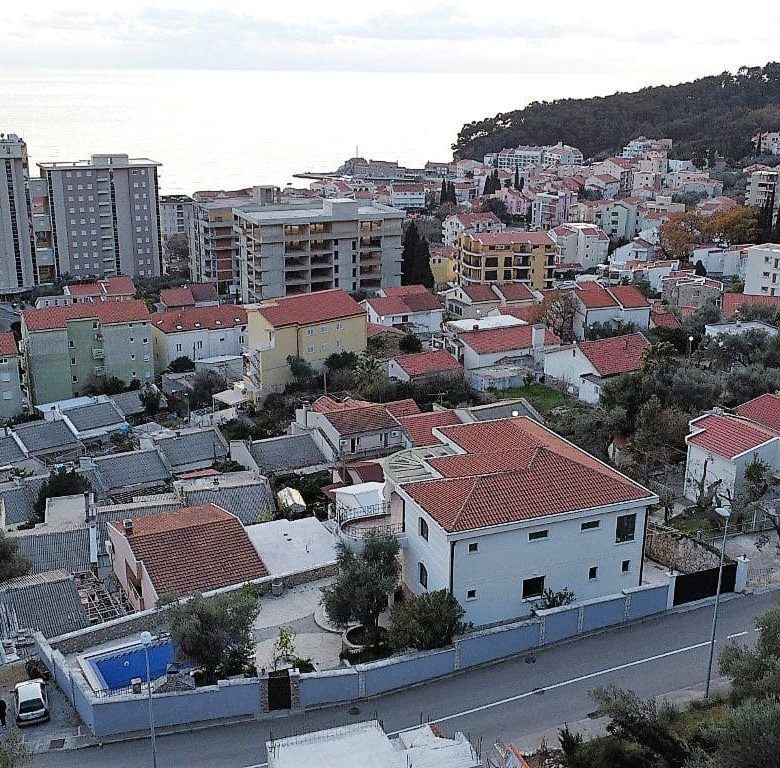 Petrovac Karadağ'da satılık villa