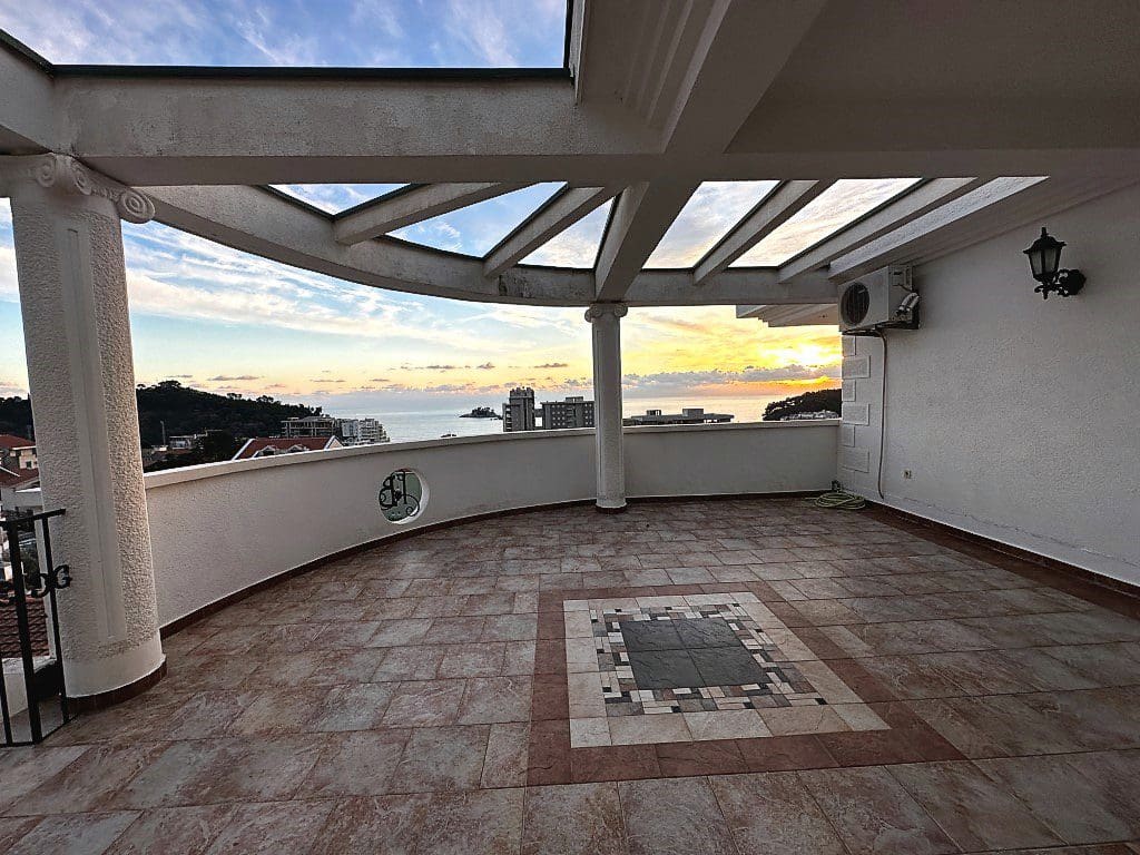 Petrovac Karadağ'da satılık villa — Karadağ