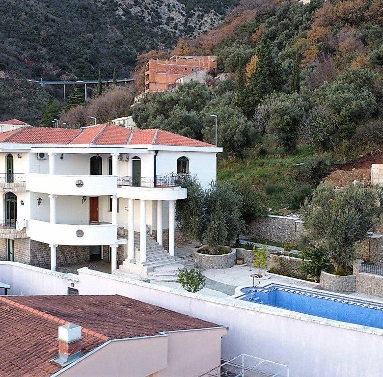 Petrovac Karadağ'da satılık villa — Karadağ
