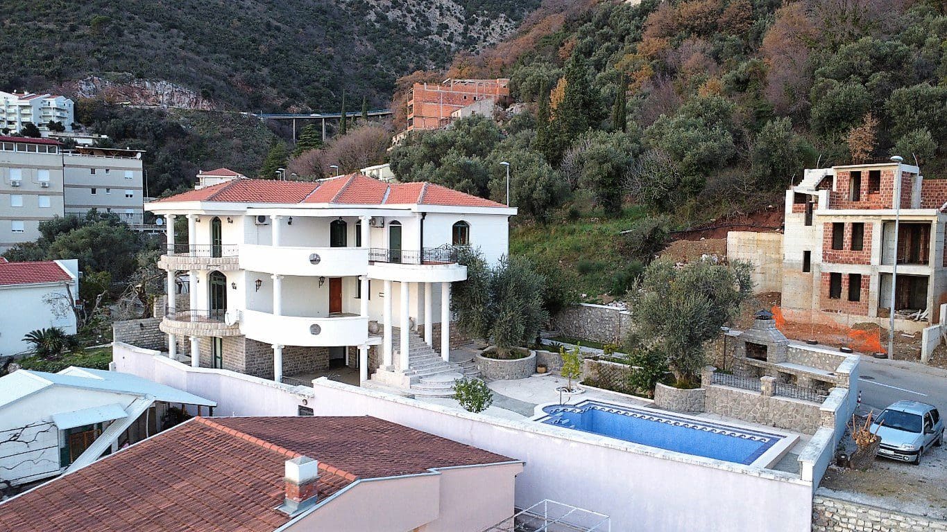 Petrovac Karadağ'da satılık villa — Karadağ