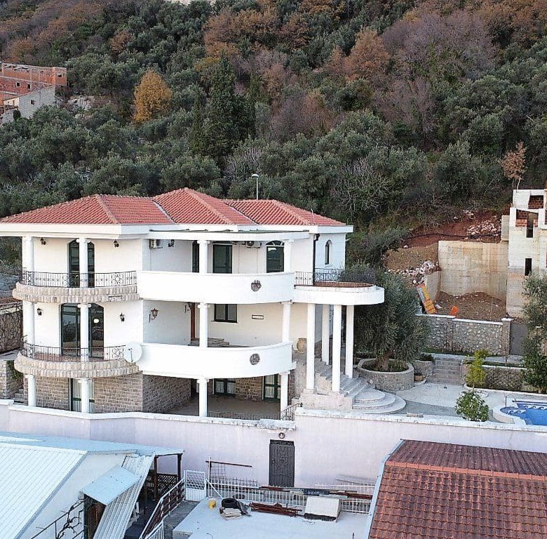 Petrovac Karadağ'da satılık villa — Karadağ