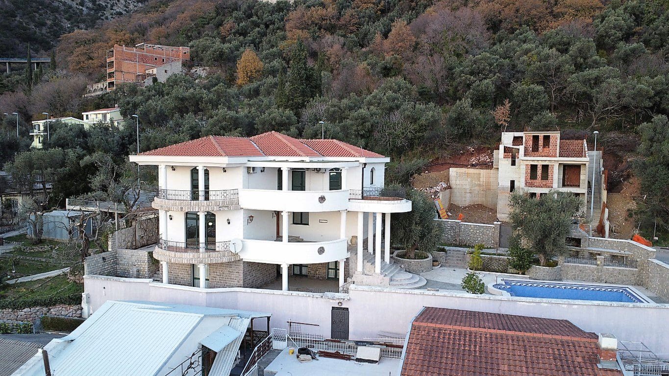 Petrovac Karadağ'da satılık villa — Karadağ