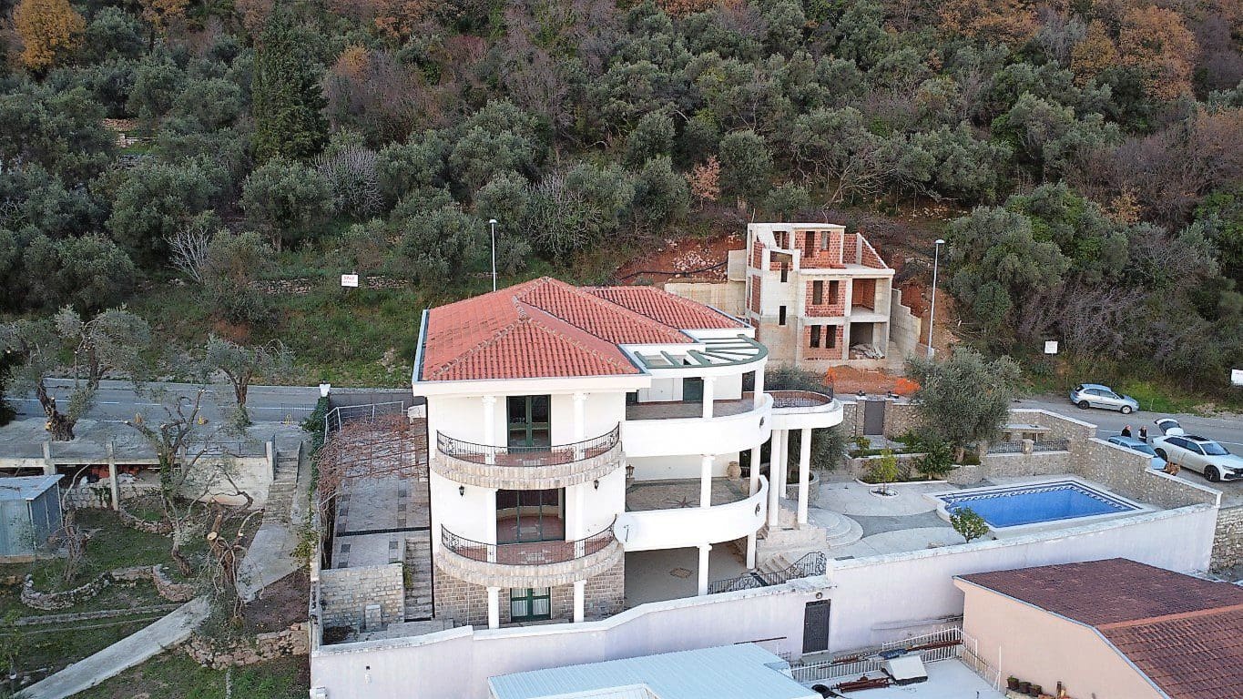 Petrovac Karadağ'da satılık villa — Karadağ