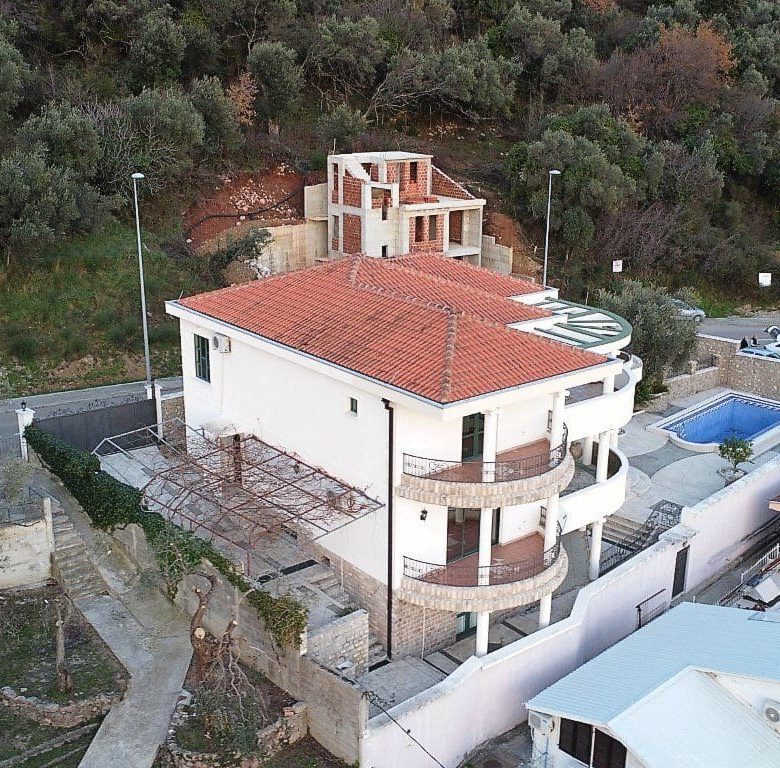 Petrovac Karadağ'da satılık villa — Karadağ
