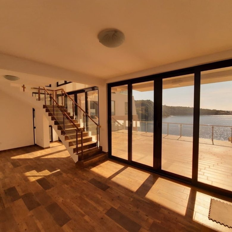 Seafront villa for sale in Montenegro-Modern Villa near Veliki Pijesak Beach — Montenegro