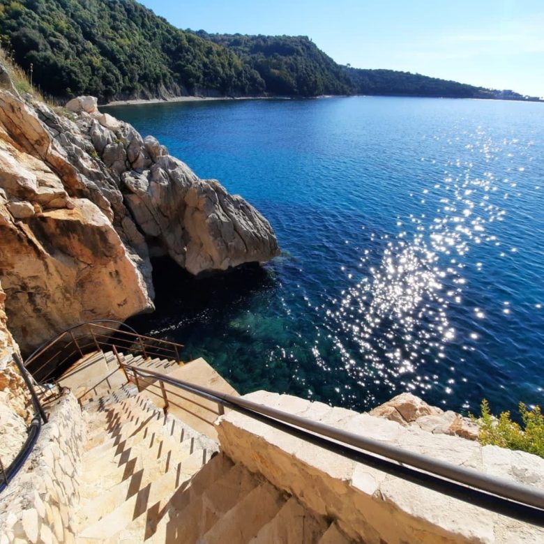 Seafront villa for sale in Montenegro-Modern Villa near Veliki Pijesak Beach — Montenegro