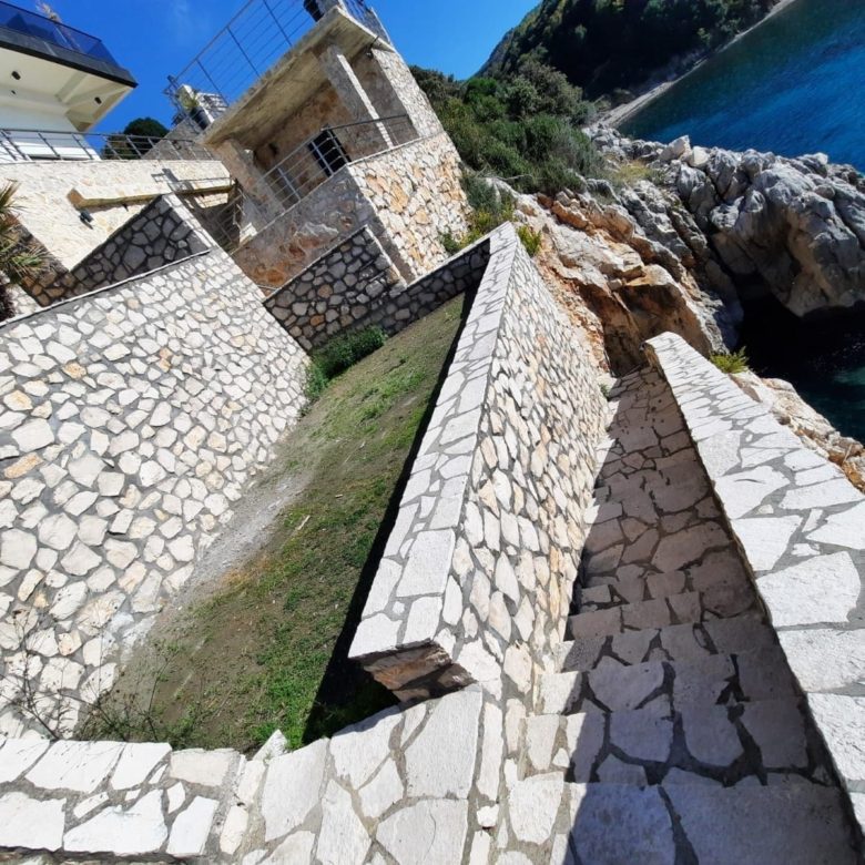 Seafront villa for sale in Montenegro-Modern Villa near Veliki Pijesak Beach — Montenegro
