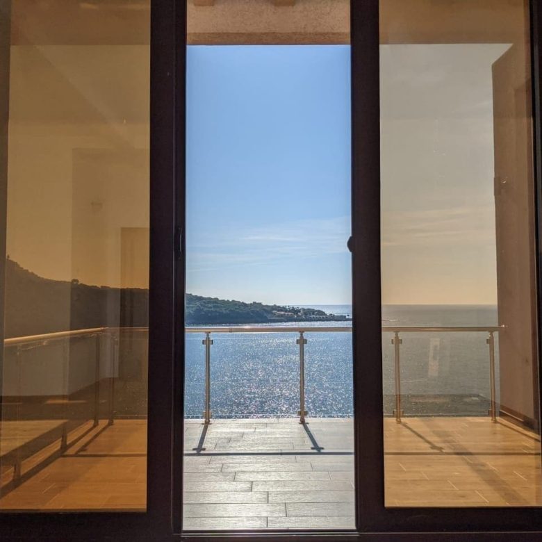 Seafront villa for sale in Montenegro-Modern Villa near Veliki Pijesak Beach — Montenegro