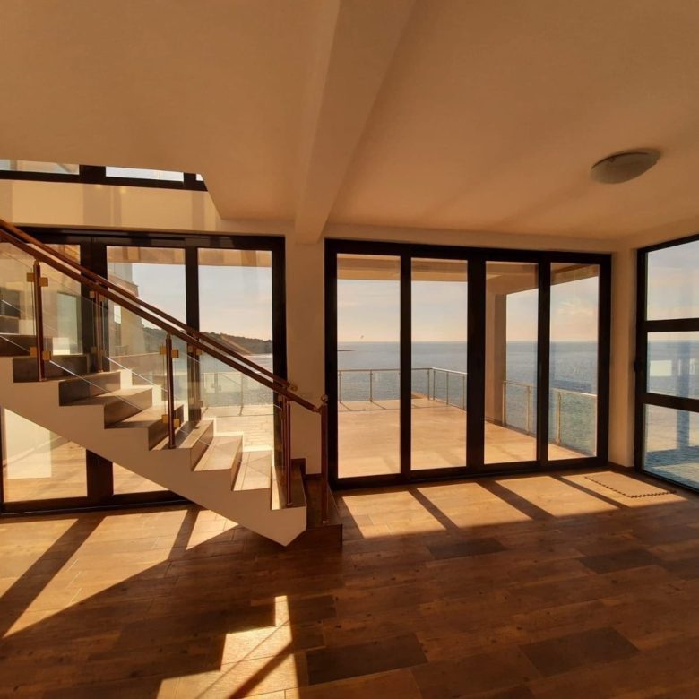 Seafront villa for sale in Montenegro-Modern Villa near Veliki Pijesak Beach — Montenegro