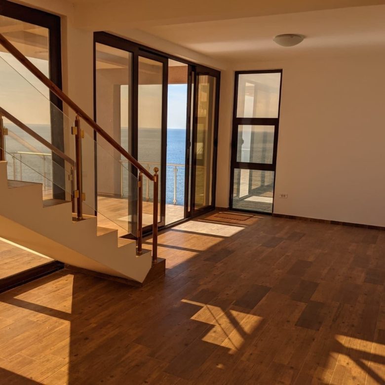 Seafront villa for sale in Montenegro-Modern Villa near Veliki Pijesak Beach — Montenegro