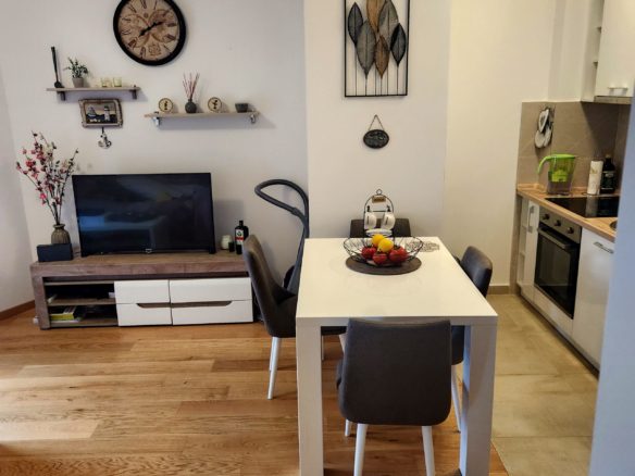 Apartman sa pogledom na more na prodaju u Bečićima