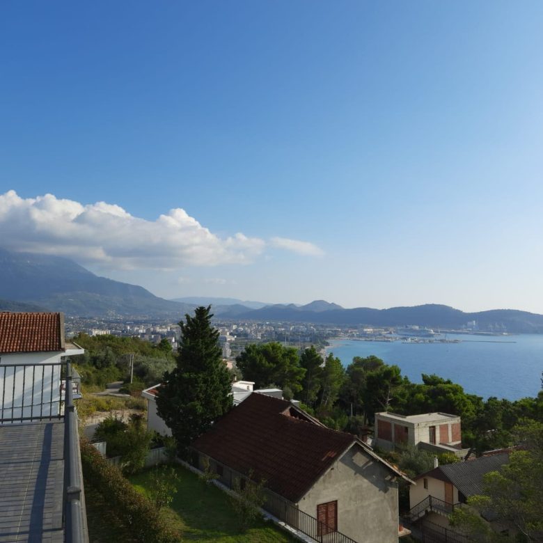 Charming villa with pool and garden — Montenegro