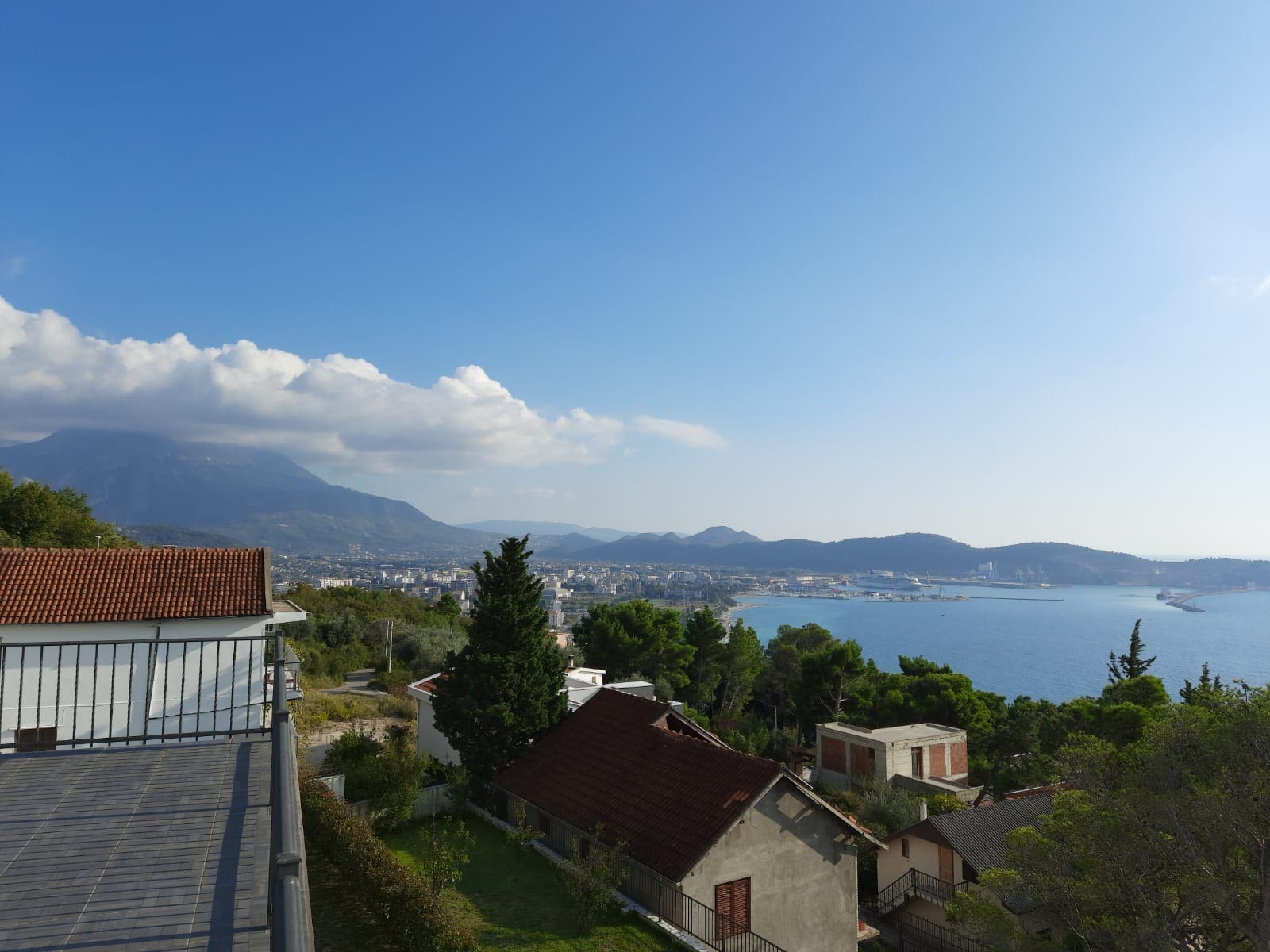 Charming villa with pool and garden — Montenegro