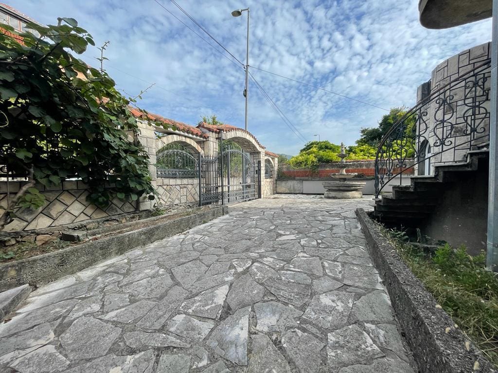 Вілла продається в Бар-Чорногорія, 268 м² — Бар