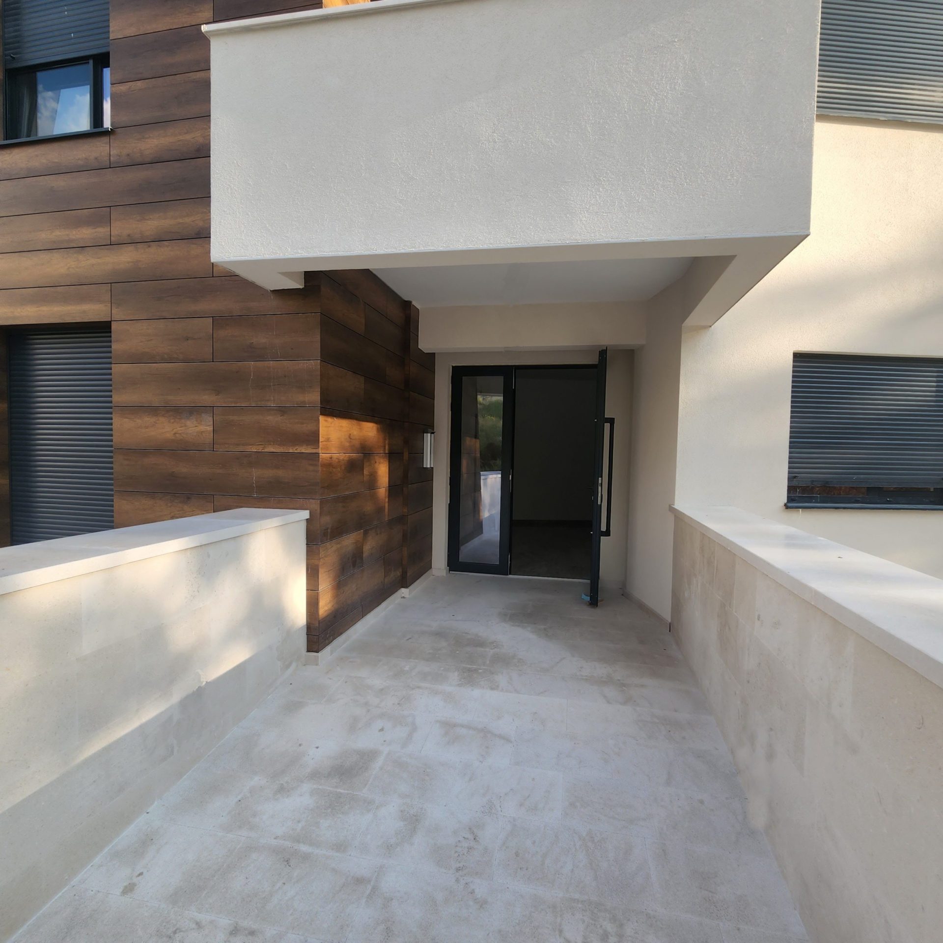 Meerblick-Wohnung in Becici zu verkaufen — Montenegro