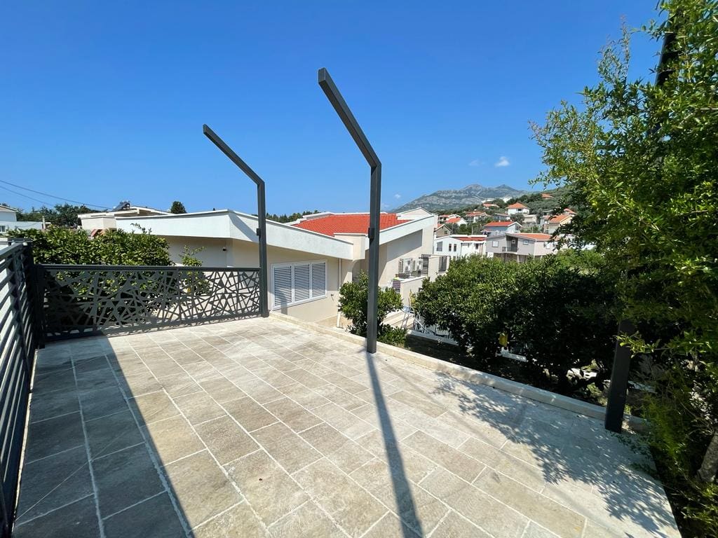 Modern Villa for Sale in Quiet Location - Bar — Montenegro