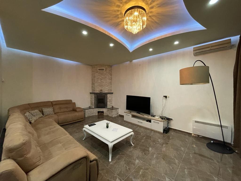 Charming villa with pool and garden — Montenegro