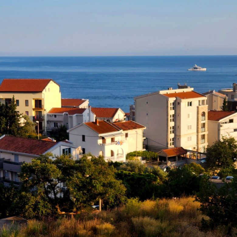Meerblick-Wohnung in Becici zu verkaufen — Montenegro