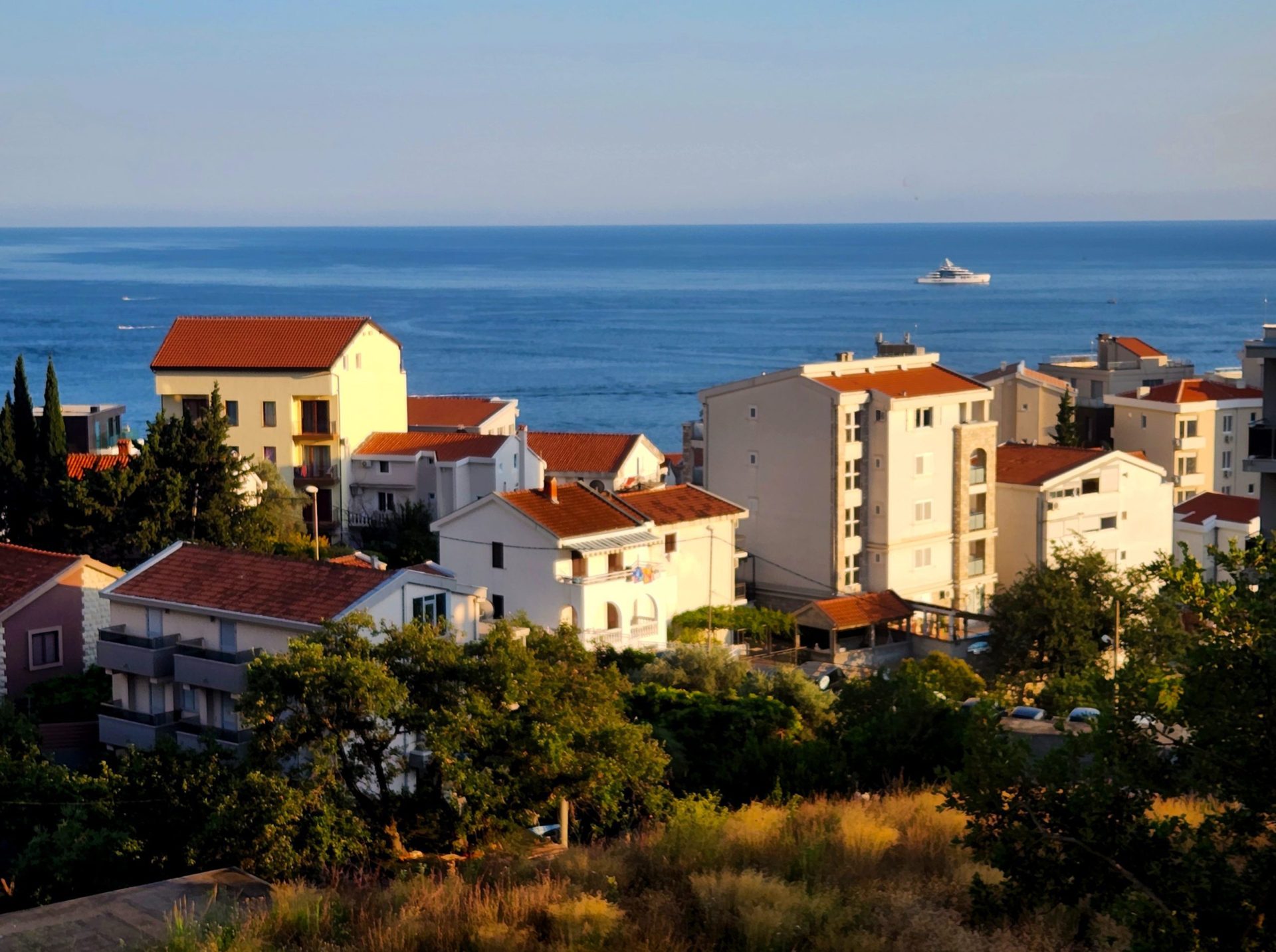 Meerblick-Wohnung in Becici zu verkaufen — Montenegro