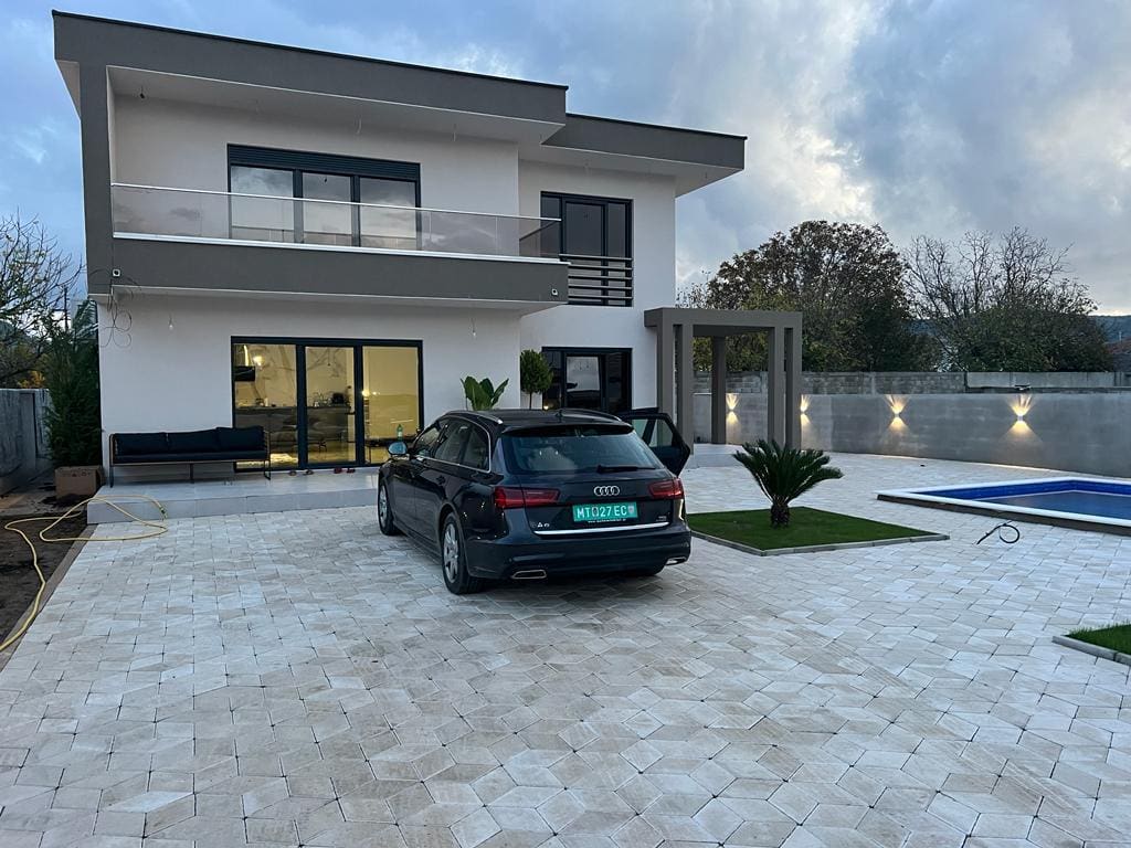 Lovely villa for sale in Bar, Montenegro — Montenegro