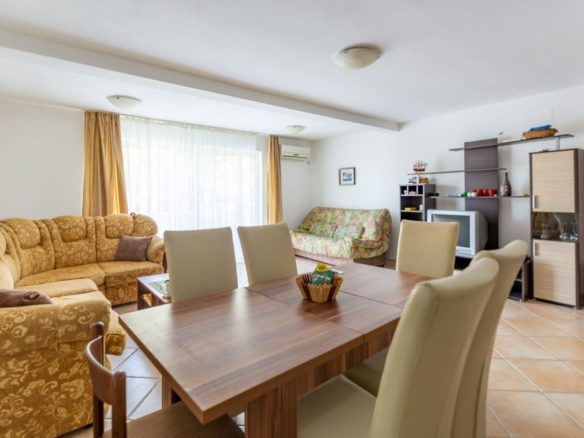 Šarmantan apartman od 108m2 sa pogledom na more