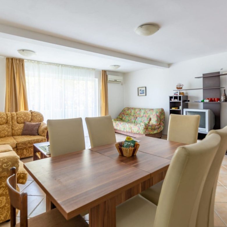 Charming 108m2 Apartment with Sea View