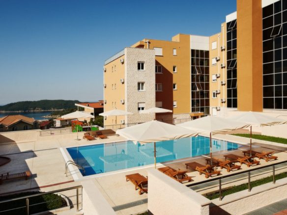 Penthouse with Beautiful Sea Views in Becici