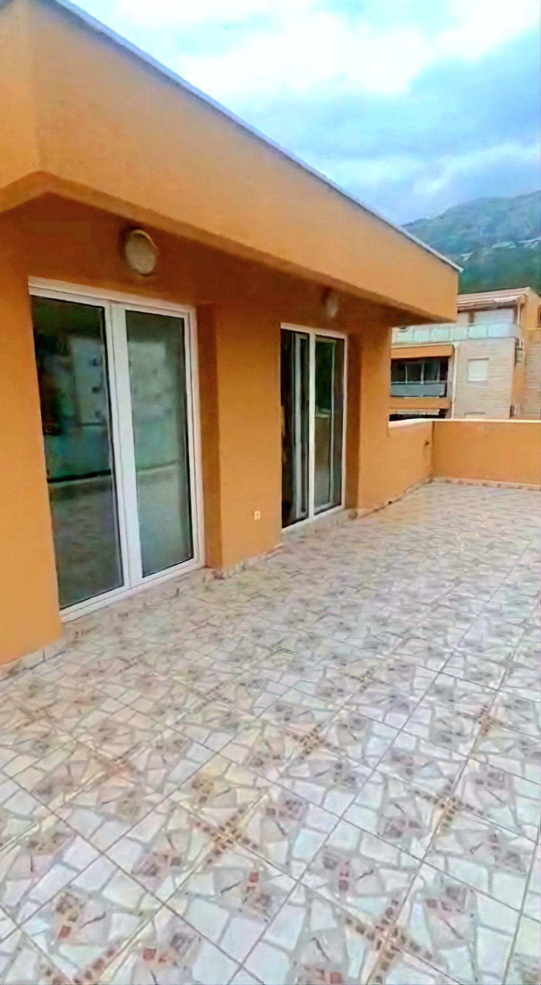 Penthouse mit herrlichem Meerblick in Becici — Montenegro