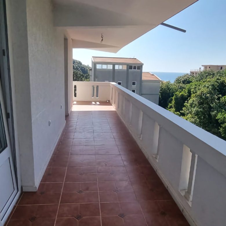 Spacious Apartment with Partial Sea View in Utjeha — Montenegro