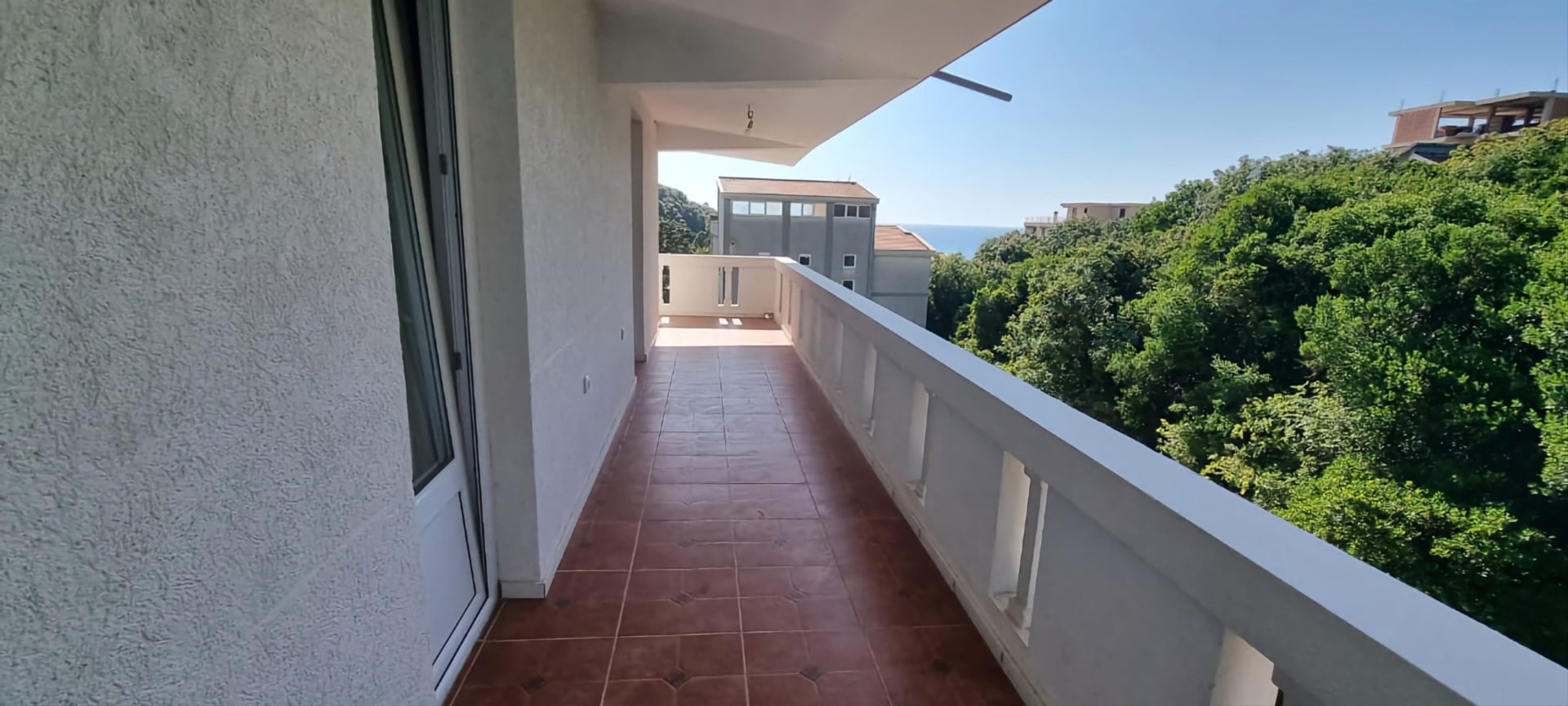 Spacious Apartment with Partial Sea View in Utjeha — Montenegro