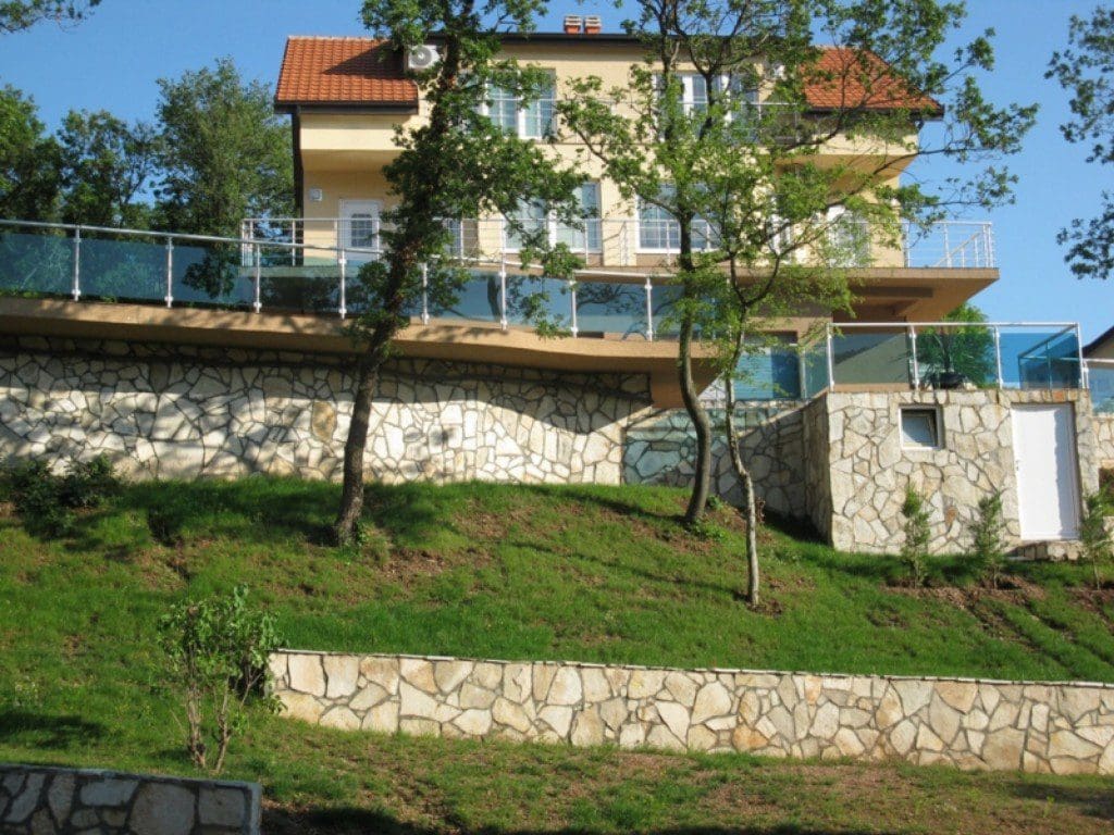 Spacious 3-Level Monteray Townhouse — Montenegro