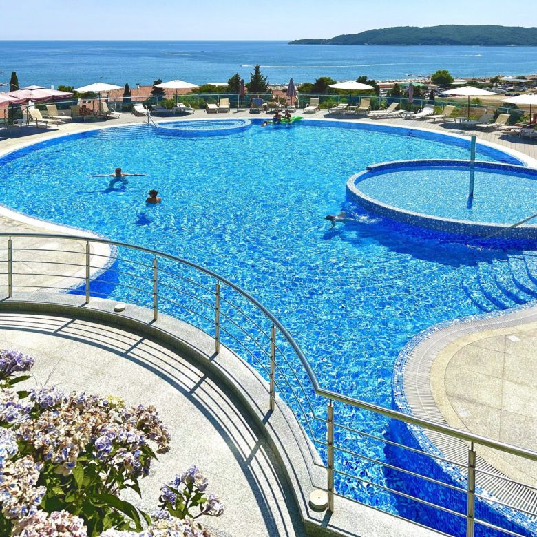 A Premium Apartment in a Complex with a Pool