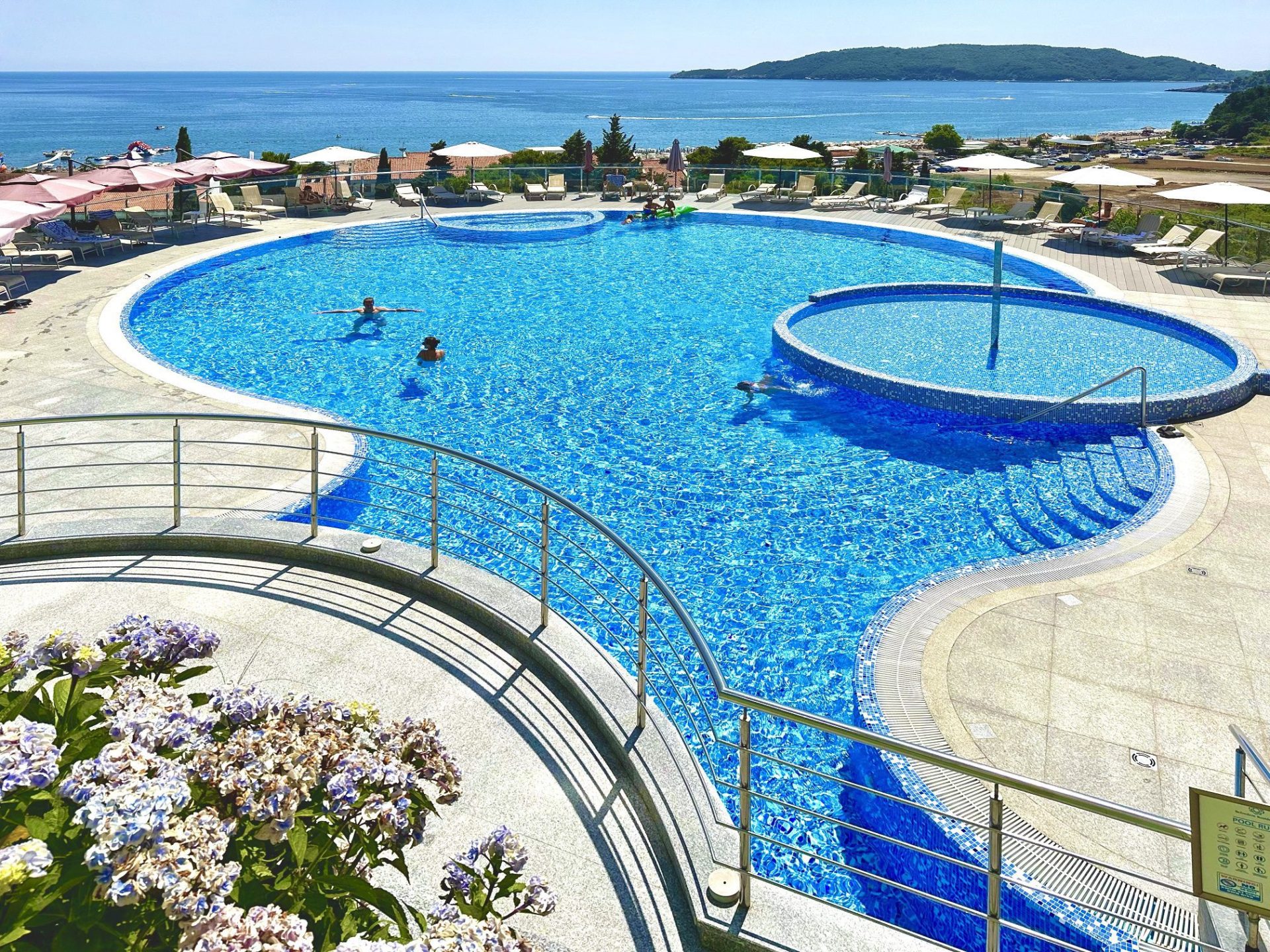 A Premium Apartment in a Complex with a Pool