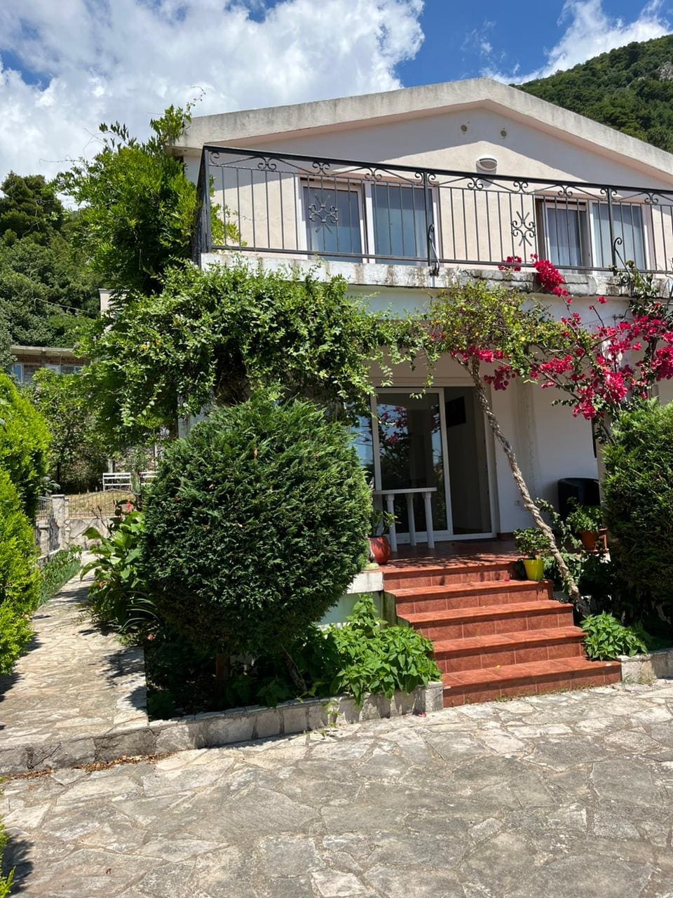 MREproperty (1) Family House with Pool for Sale in Budva
