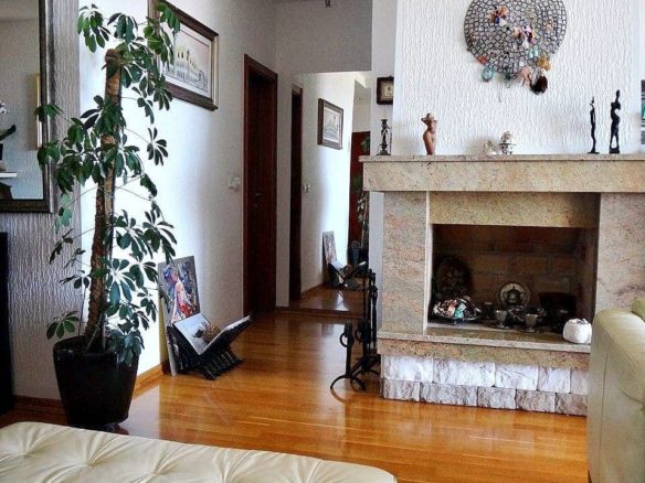 Luxurious 3-bedroom apartment for sale in Budva