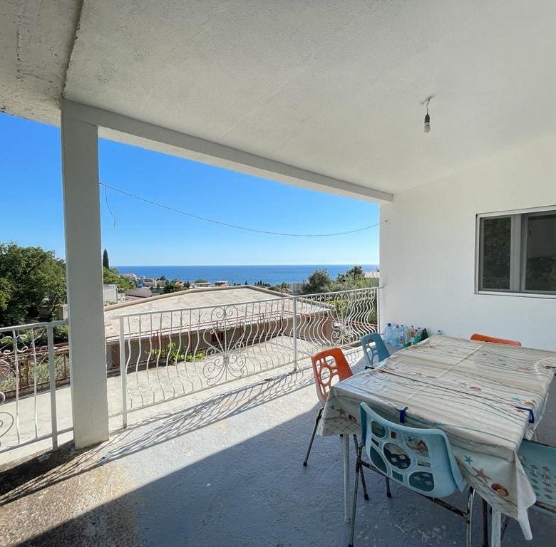 Charming Seaside Apartment in Sutomore