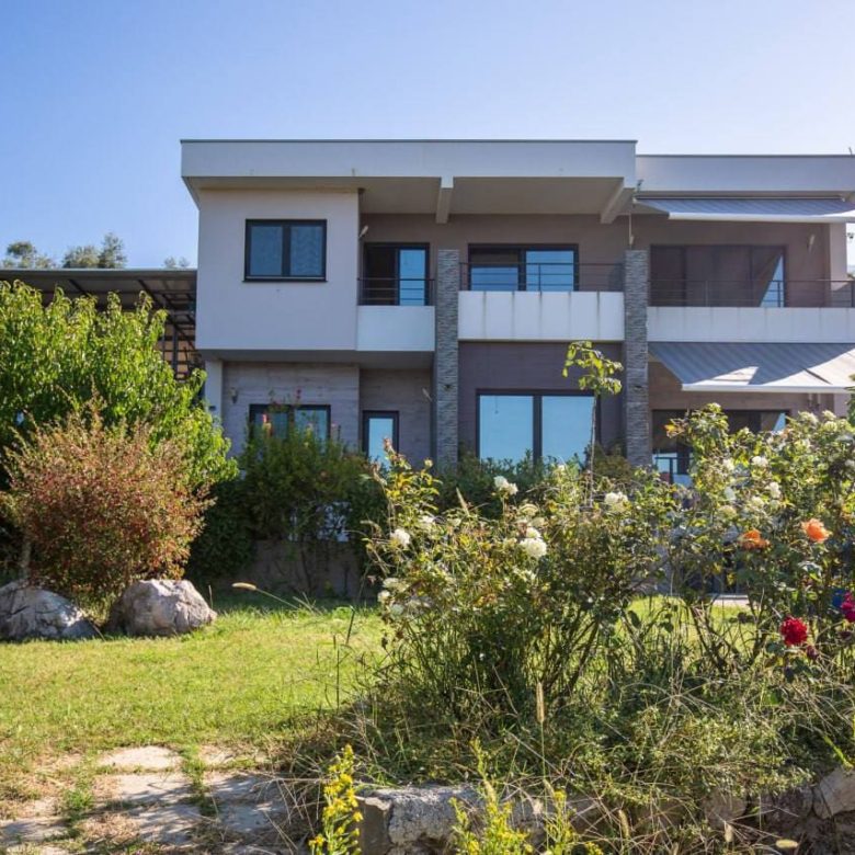 Elegant Residence in Tomba-Bar
