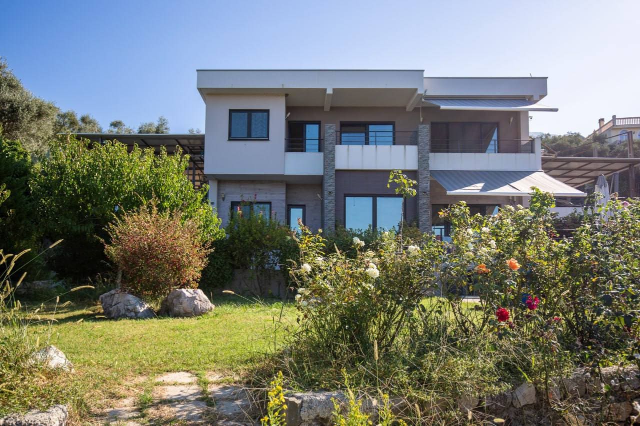 MREproperty (1) Elegant Residence in Tomba-Bar