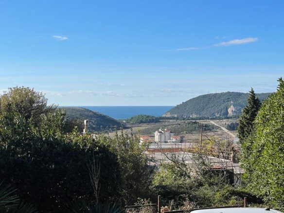 Charming Seaview Home in Sutomore